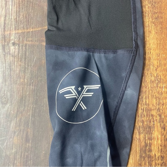 Men's Lululemon Black marbled Athletic Pants. Medium. - Picture 3 of 6